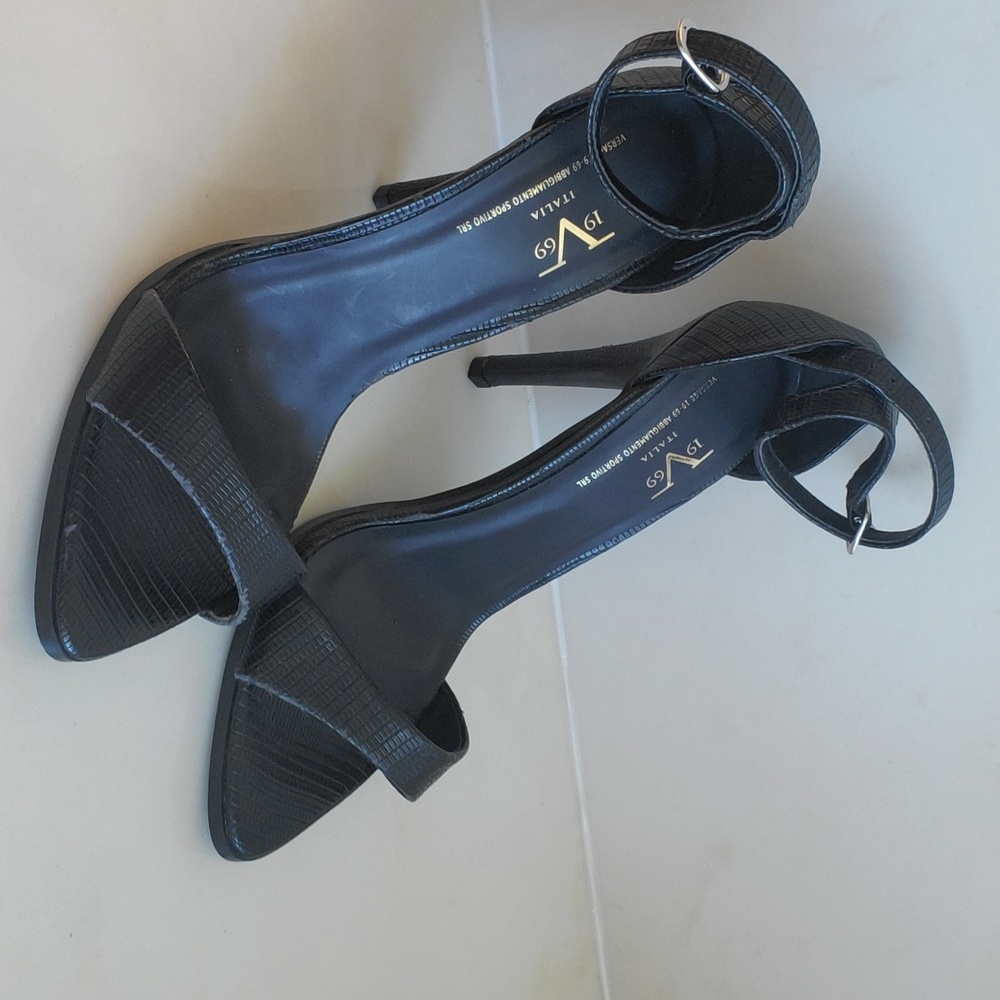 Italia Versace 19-69 Black Heels Size 8m